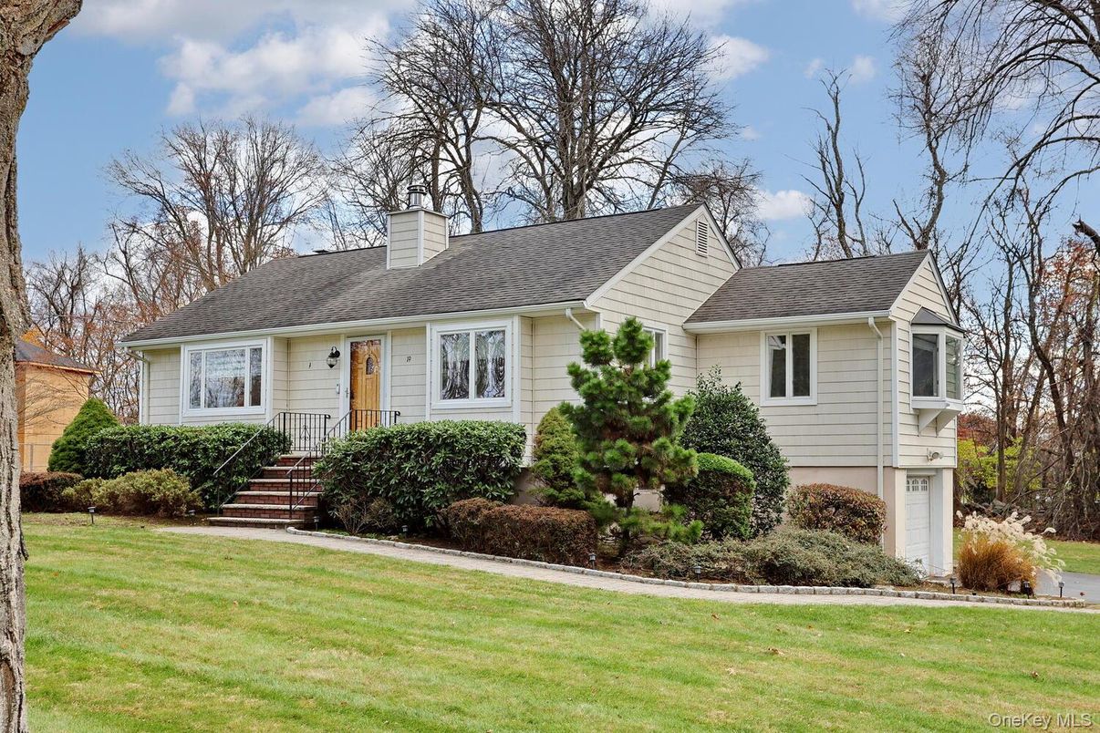 Exterior, Facade, Cape Cod