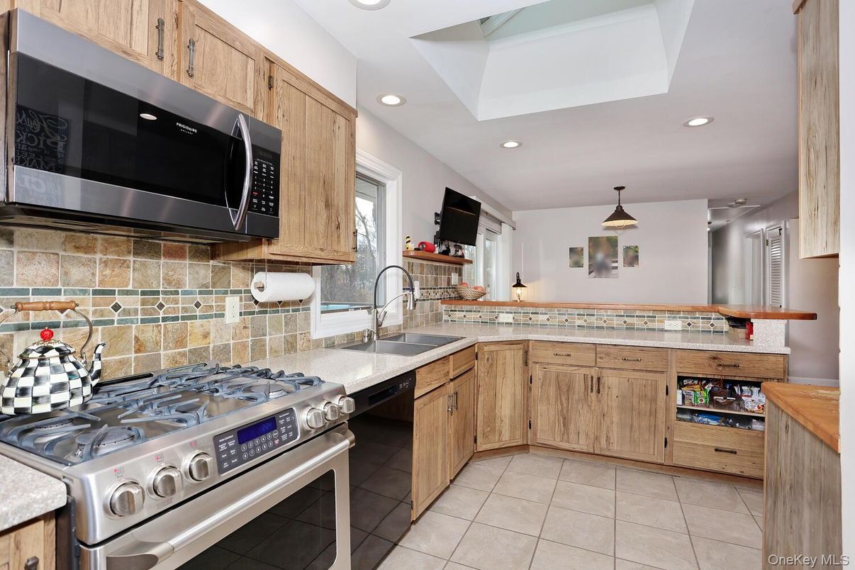 Interior, Kitchen, Pendant Lights, Recessed Lighting, Stainless Steel Appliances