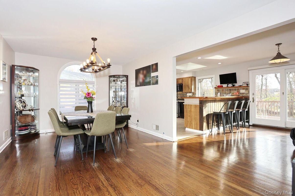 Chandelier, Dining room, Interior, Kitchen, Recessed Lighting, Wood Texture Flooring