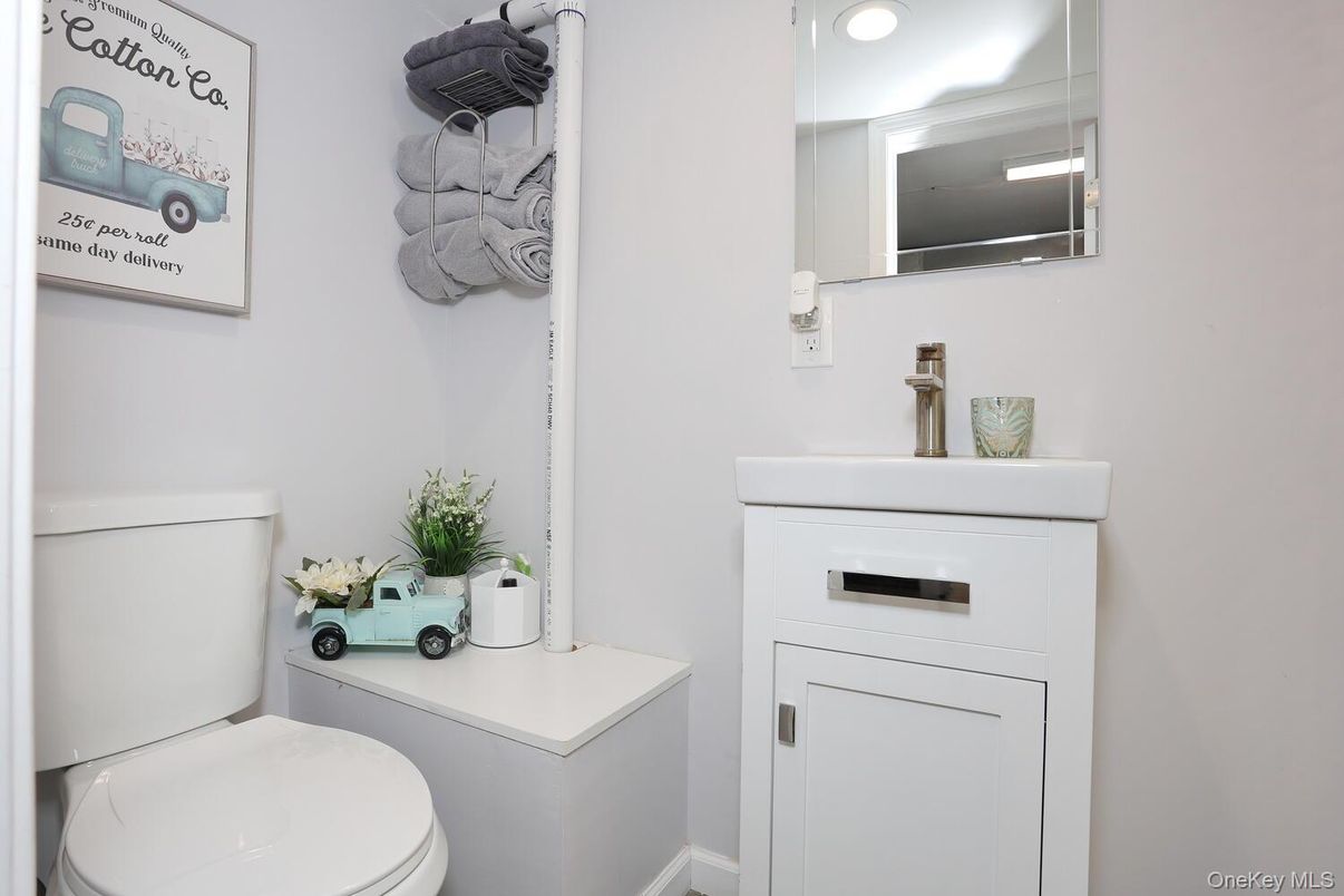 Bathroom, Interior, Recessed Lighting