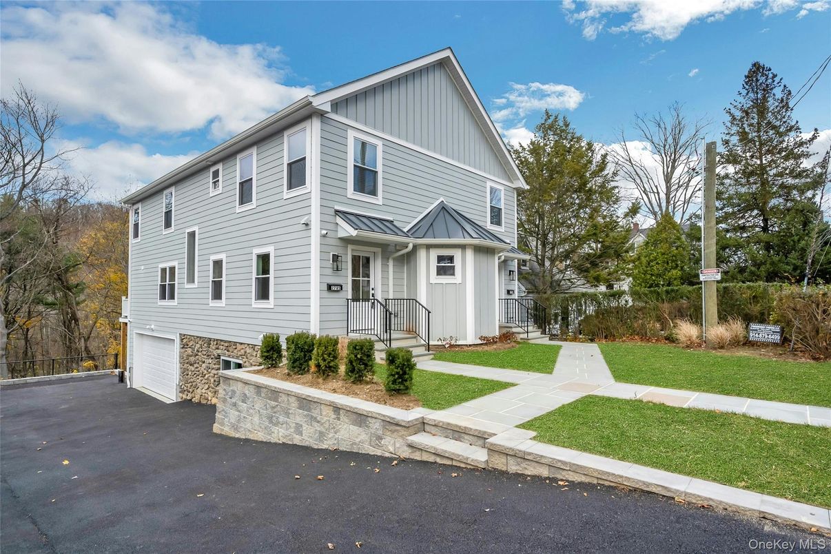 Attached, Exterior, Facade, Farmhouse