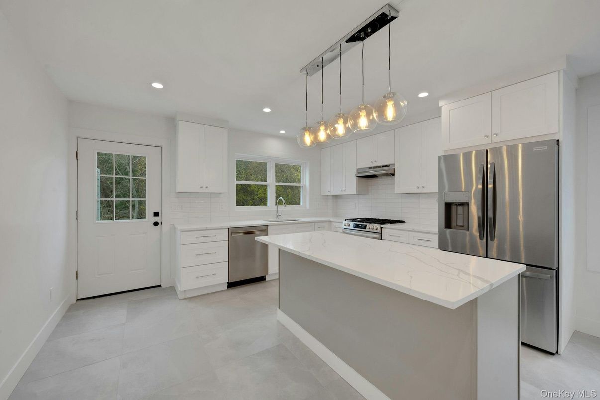 Interior, Kitchen, Pendant Lights, Recessed Lighting, Stainless Steel Appliances