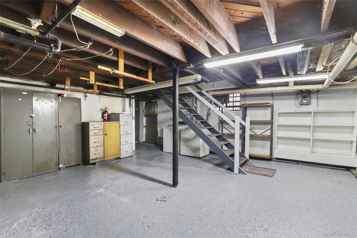 Garage, Interior, Wooden Beams