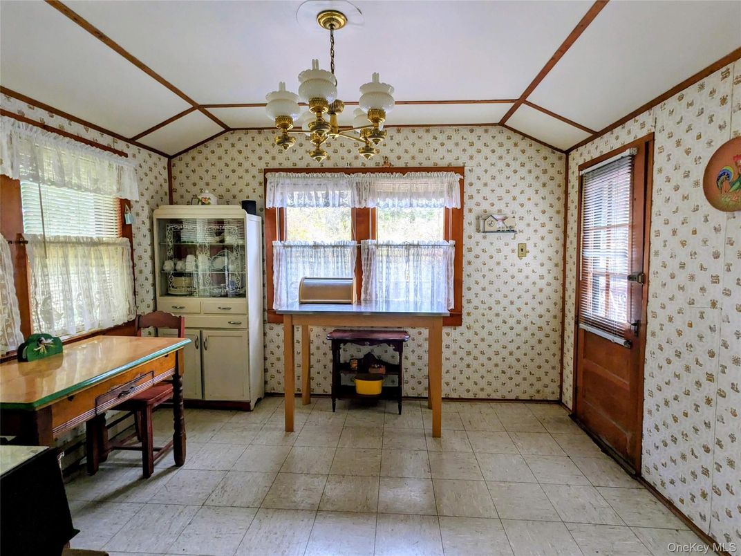 Chandelier, Interior