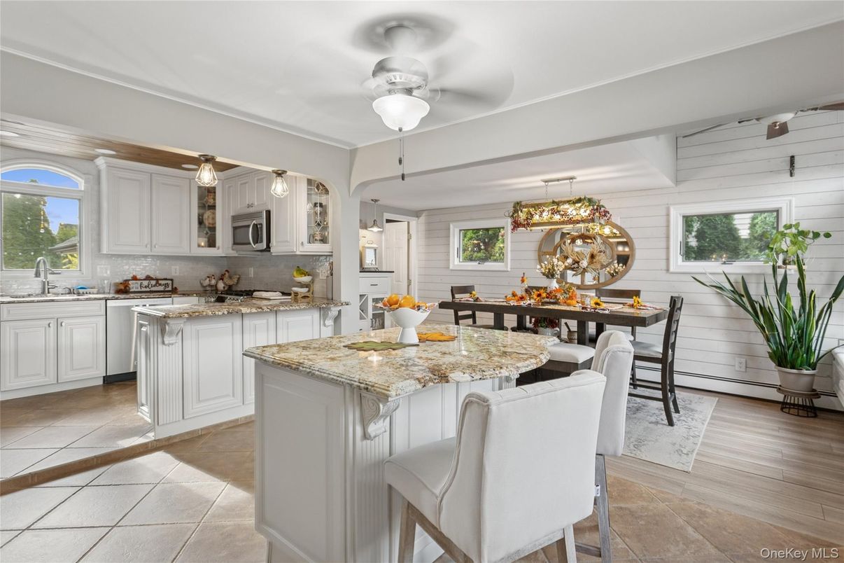 Chandelier, Dining room, Interior, Kitchen, Pendant Lights, Wood Texture Flooring