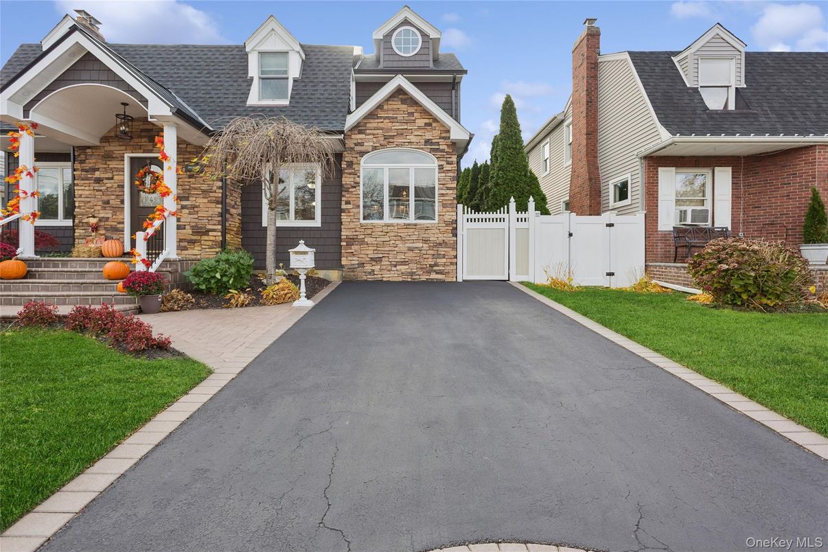 Exterior, Facade, Cape Cod