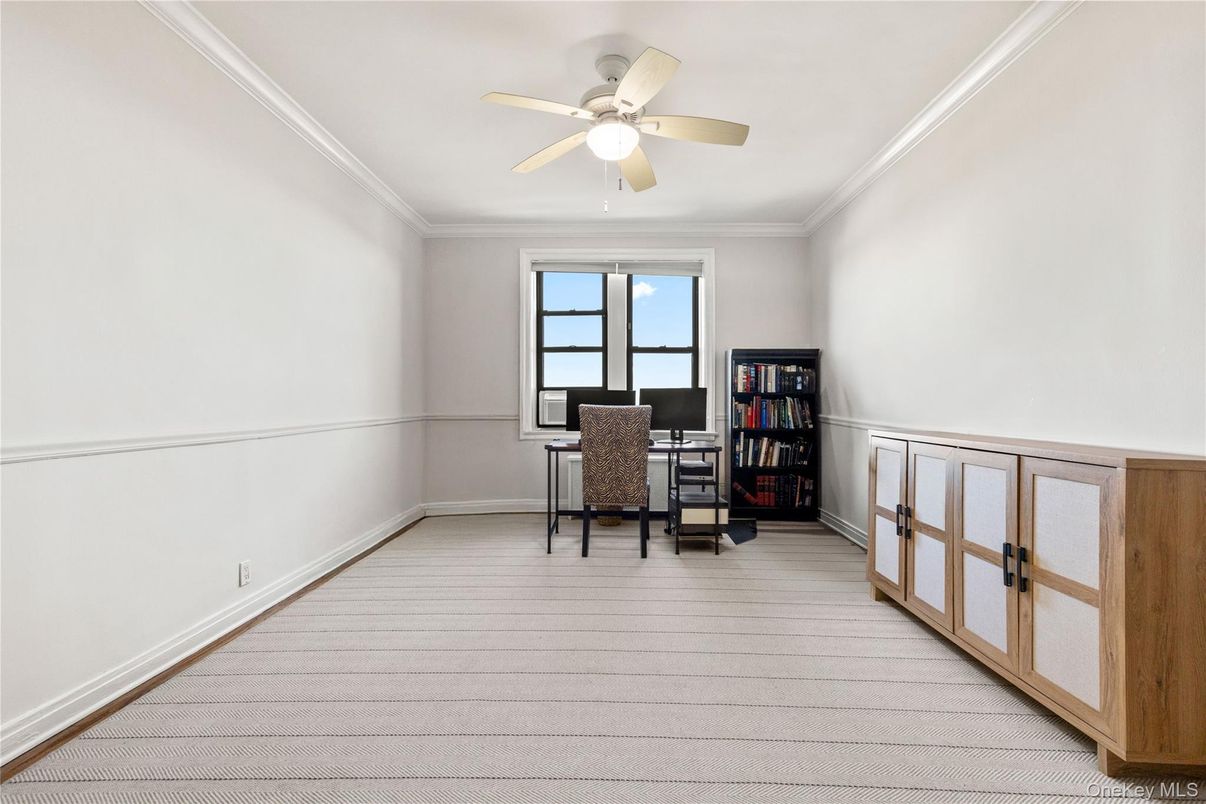 Home Office, Interior