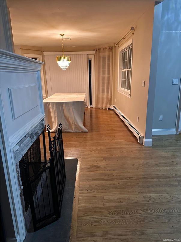Interior, Pendant Lights, Wood Texture Flooring