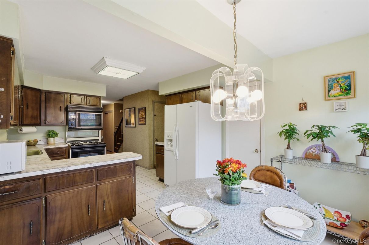 Chandelier, Dining room, Interior, Kitchen, Pendant Lights