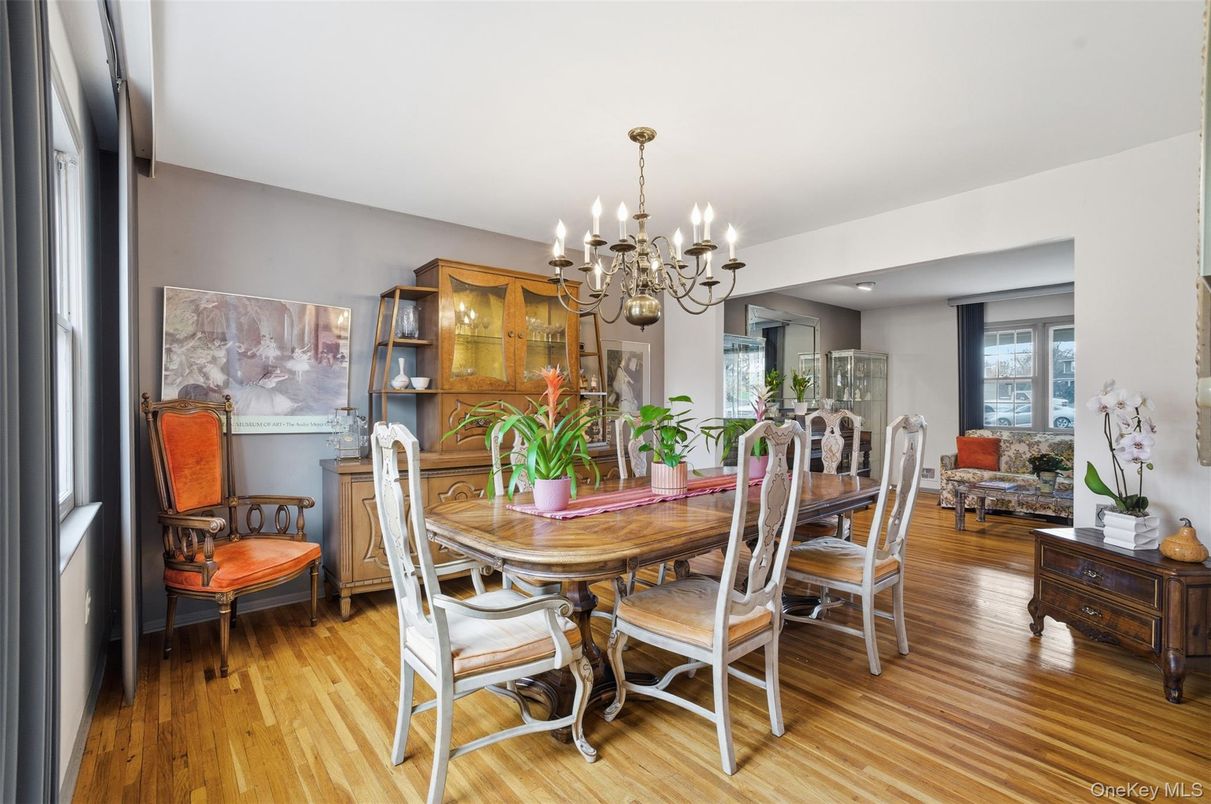 Chandelier, Dining room, Interior, Recessed Lighting, Wood Texture Flooring