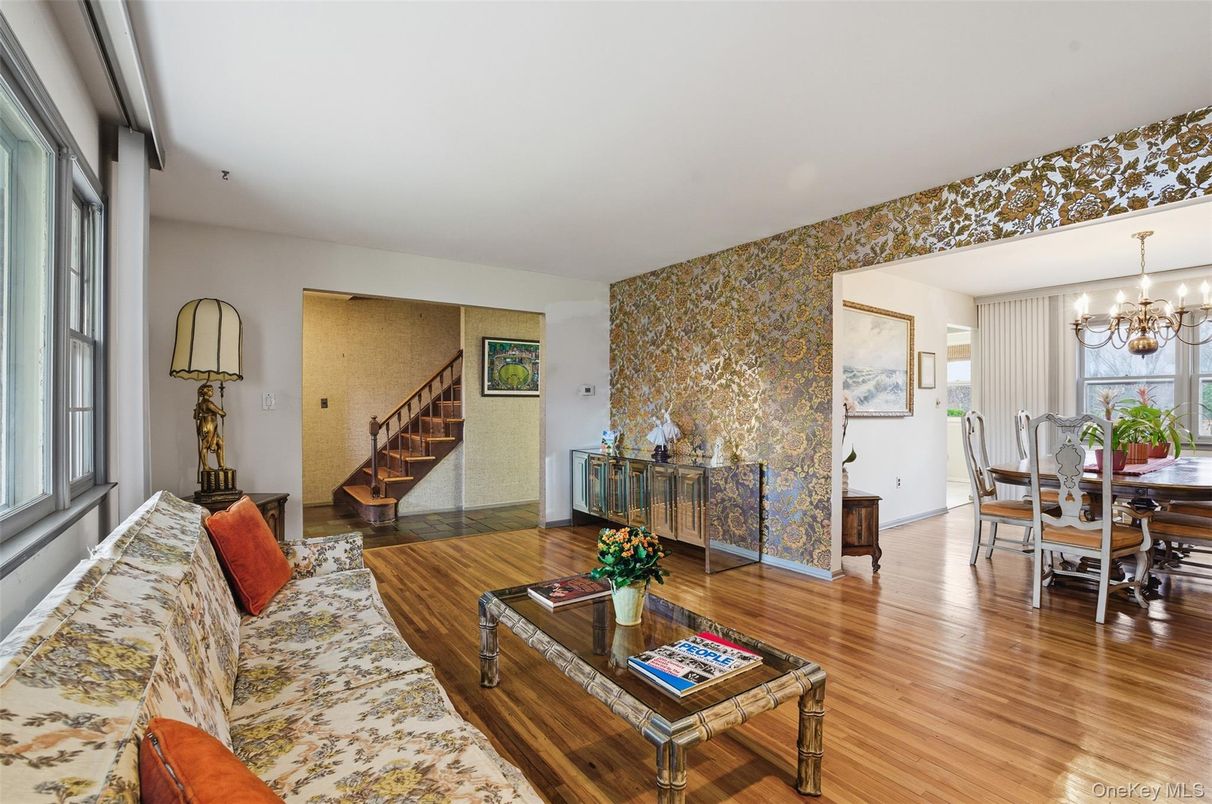 Chandelier, Dining room, Interior, Living room, Wood Texture Flooring