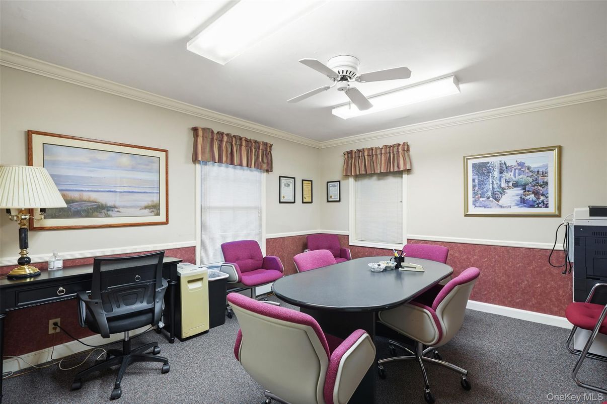 Home Office, Interior