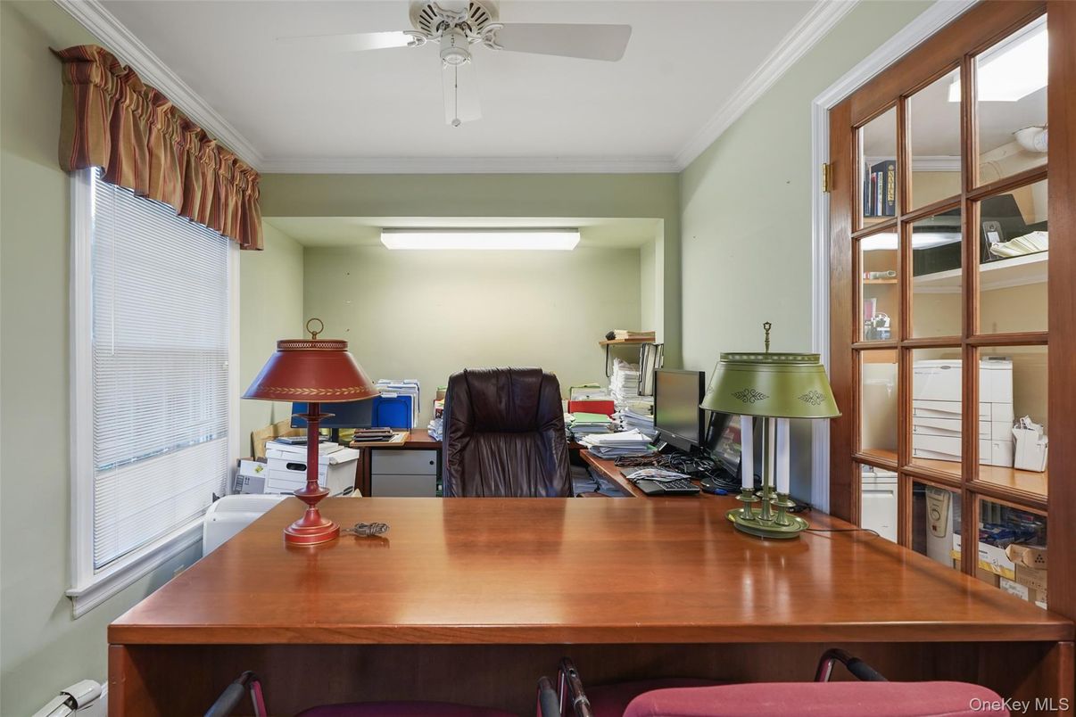 Home Office, Interior