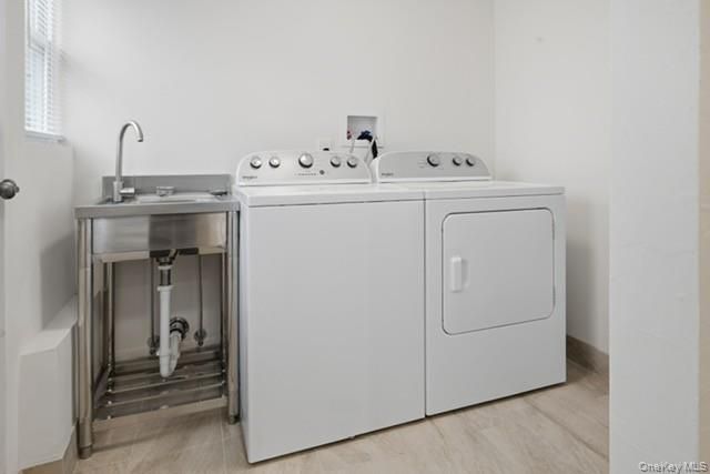 Interior, Washer, Wood Texture Flooring