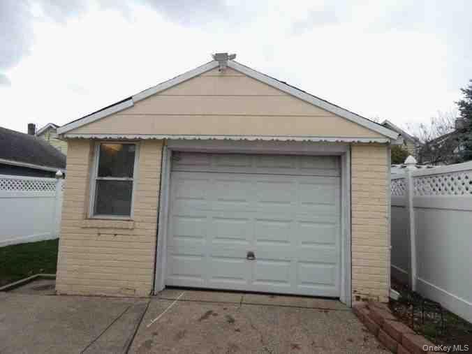 Detached Garage, Exterior
