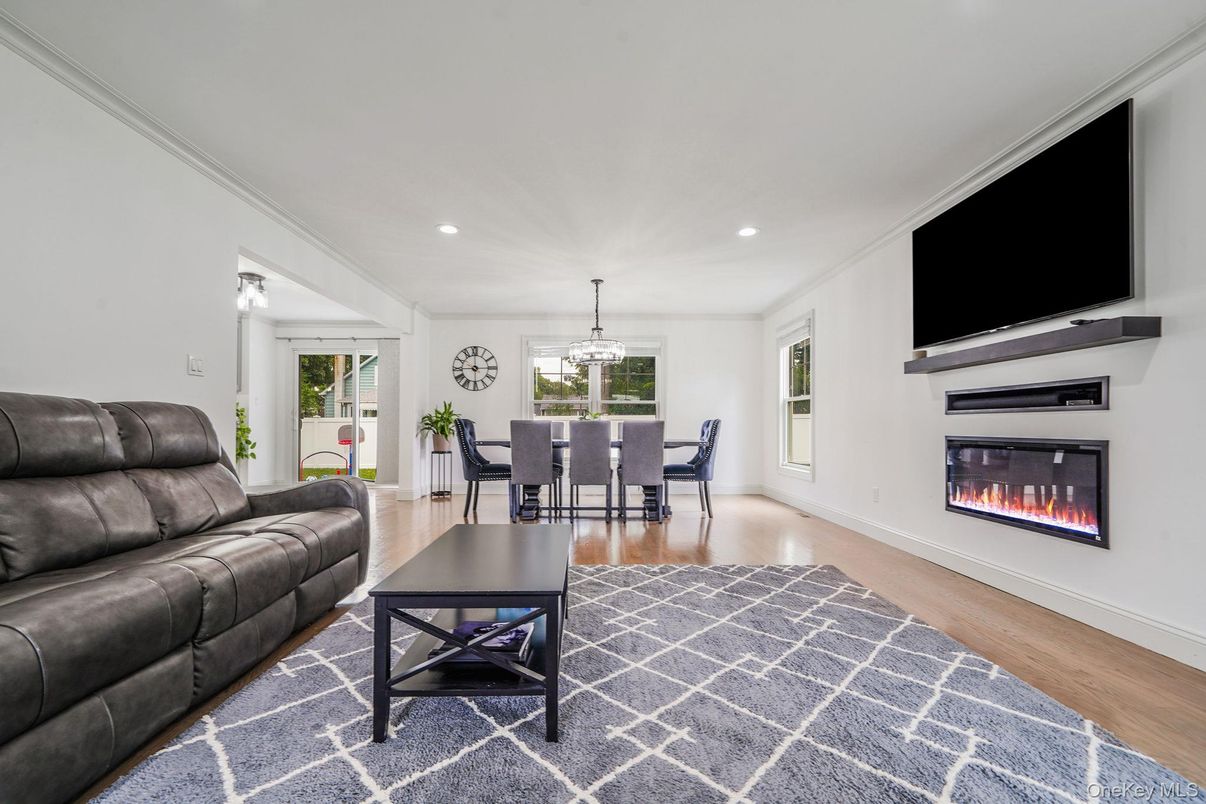 Chandelier, Dining room, Fireplace, Interior, Recessed Lighting, Wood Texture Flooring