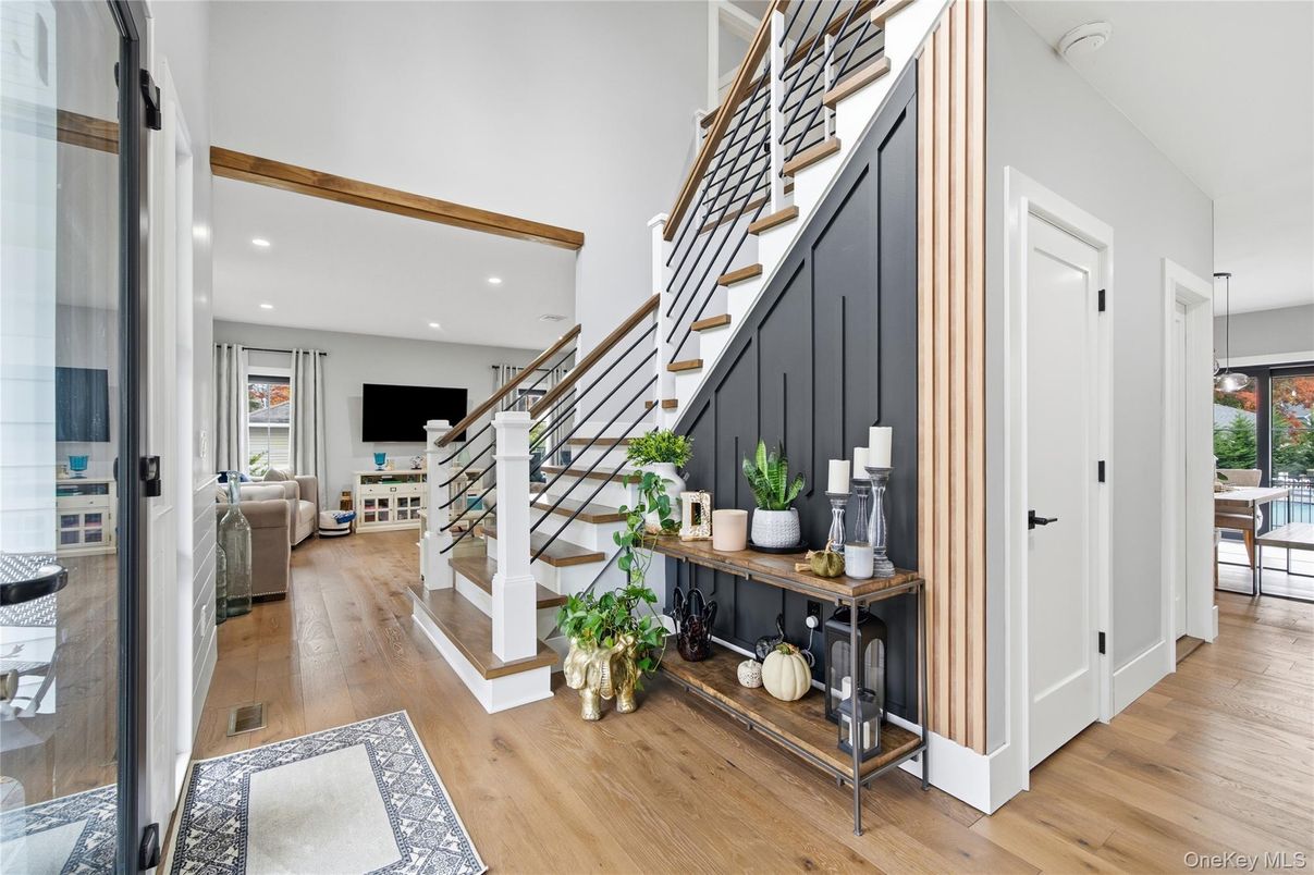 Interior, Recessed Lighting, Wood Texture Flooring