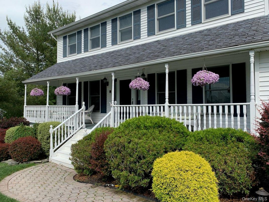Exterior, Facade, American Foursquare