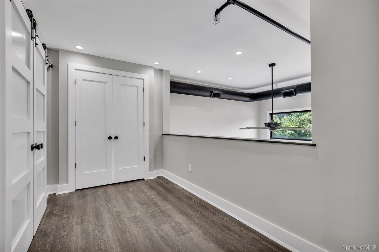Interior, Pendant Lights, Recessed Lighting, Wood Texture Flooring