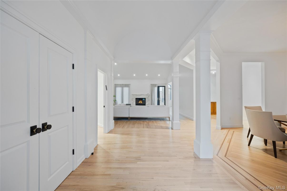 Dining room, Fireplace, Interior, Recessed Lighting, Wood Texture Flooring
