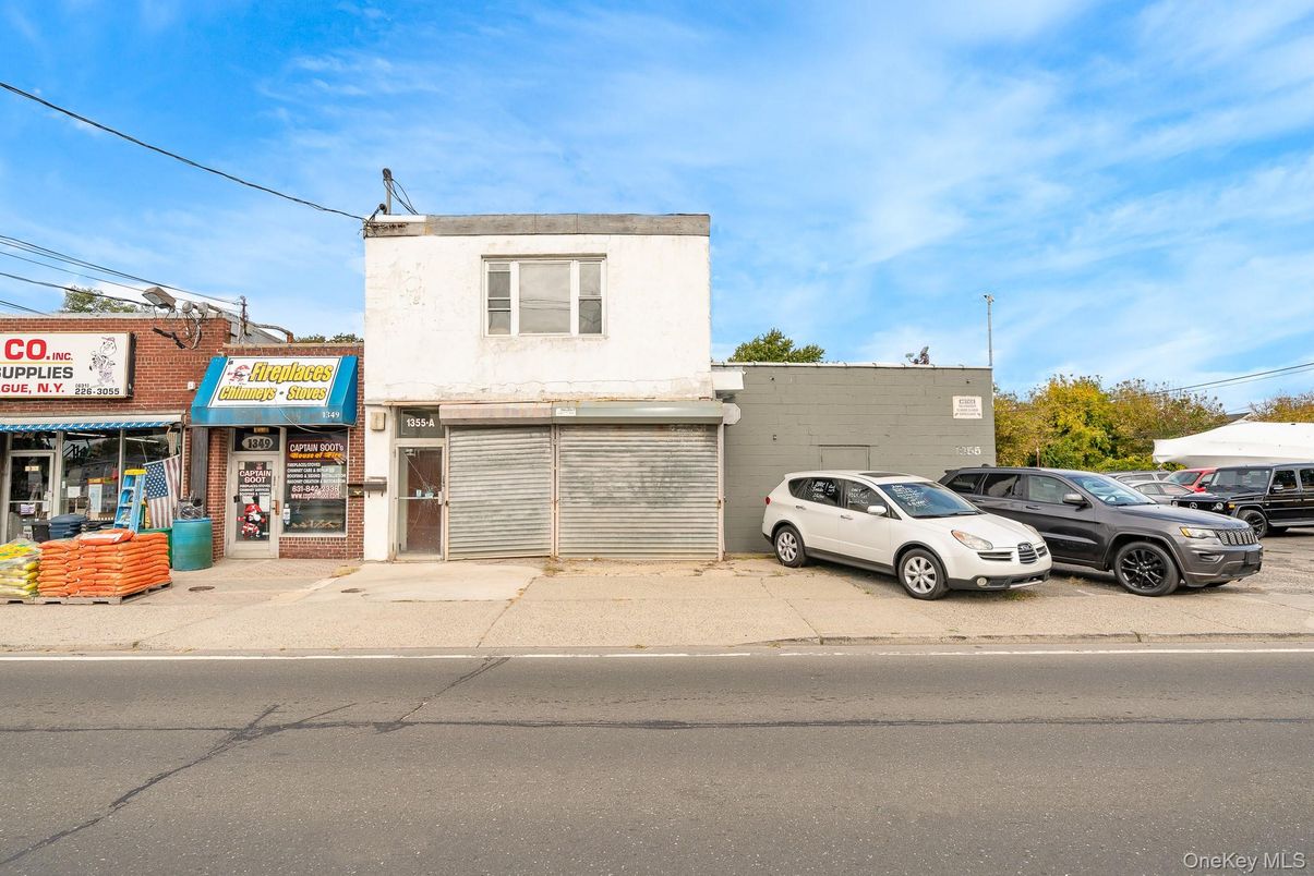 Attached, Exterior, Facade, None