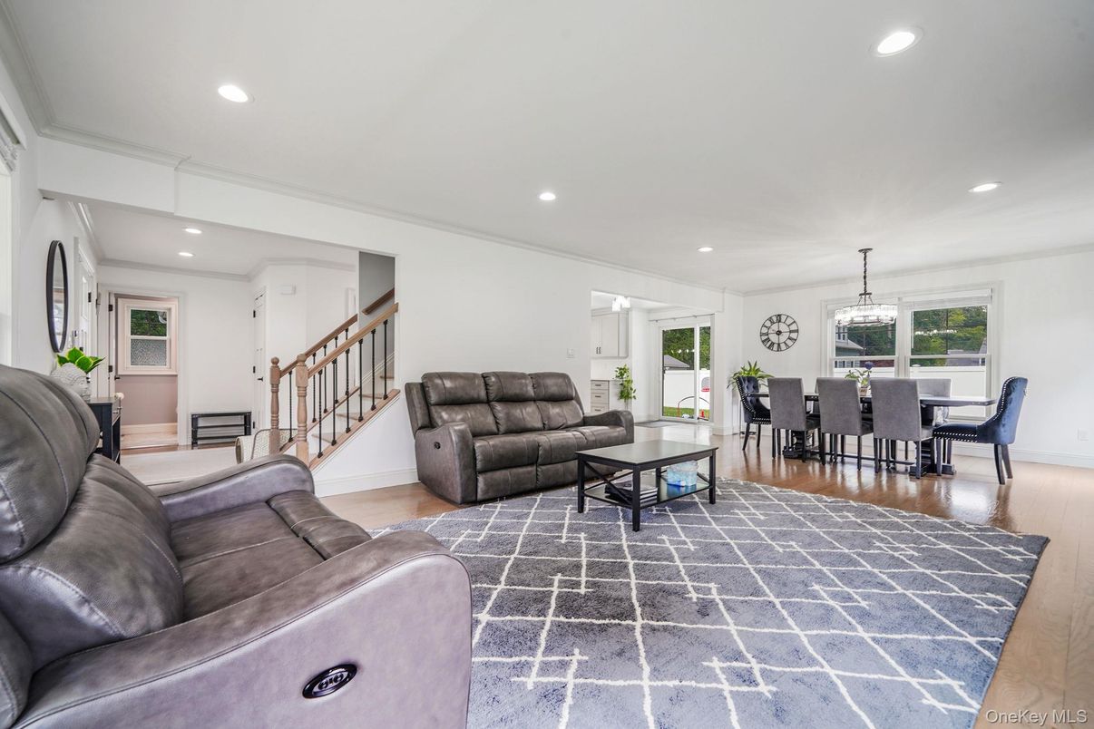 Chandelier, Dining room, Interior, Living room, Recessed Lighting, Wood Texture Flooring