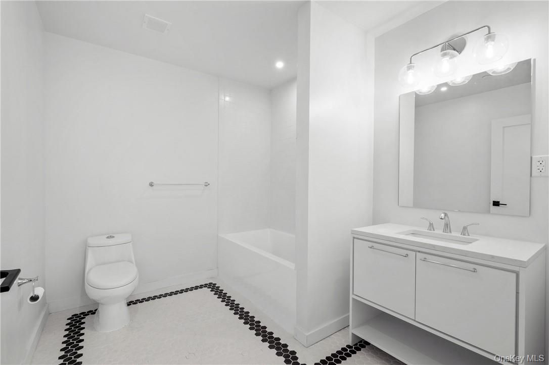 Bathroom, Interior, Recessed Lighting