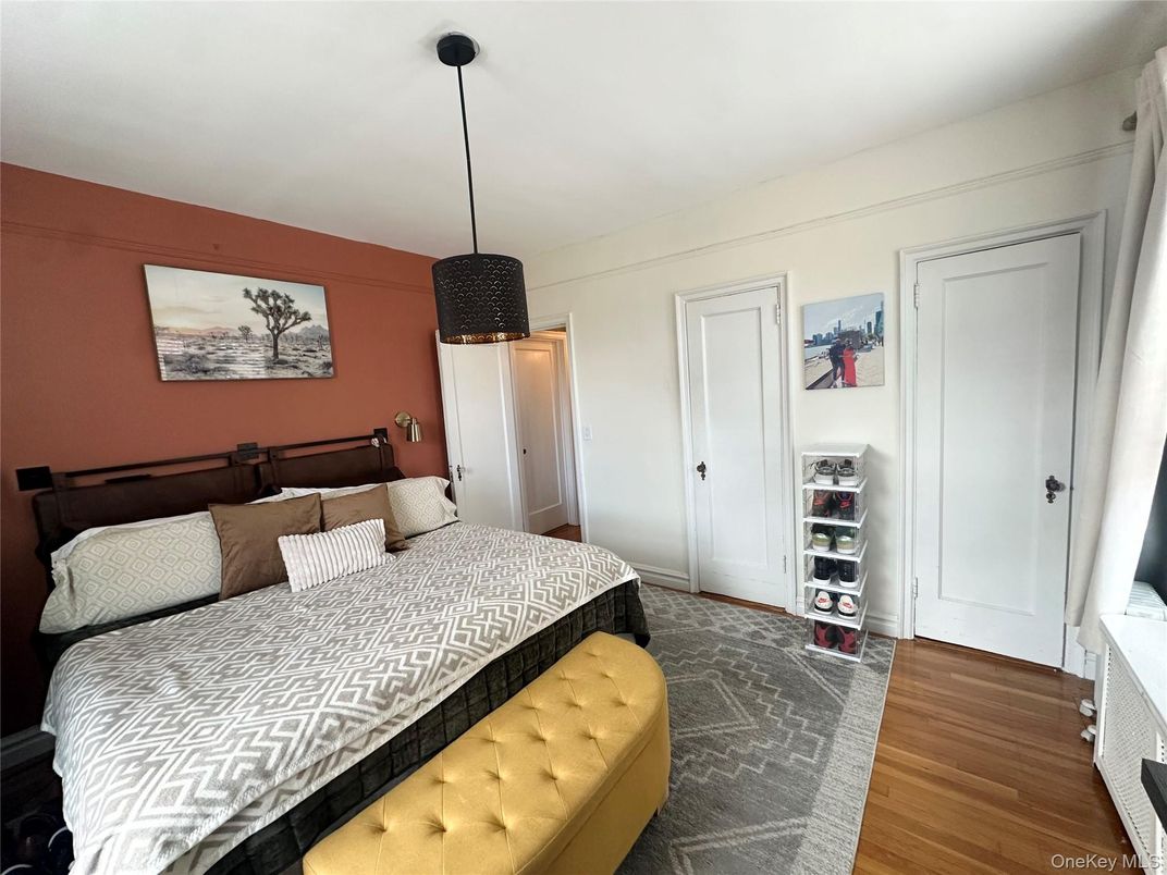 Bedroom, Interior, Pendant Lights, Wood Texture Flooring