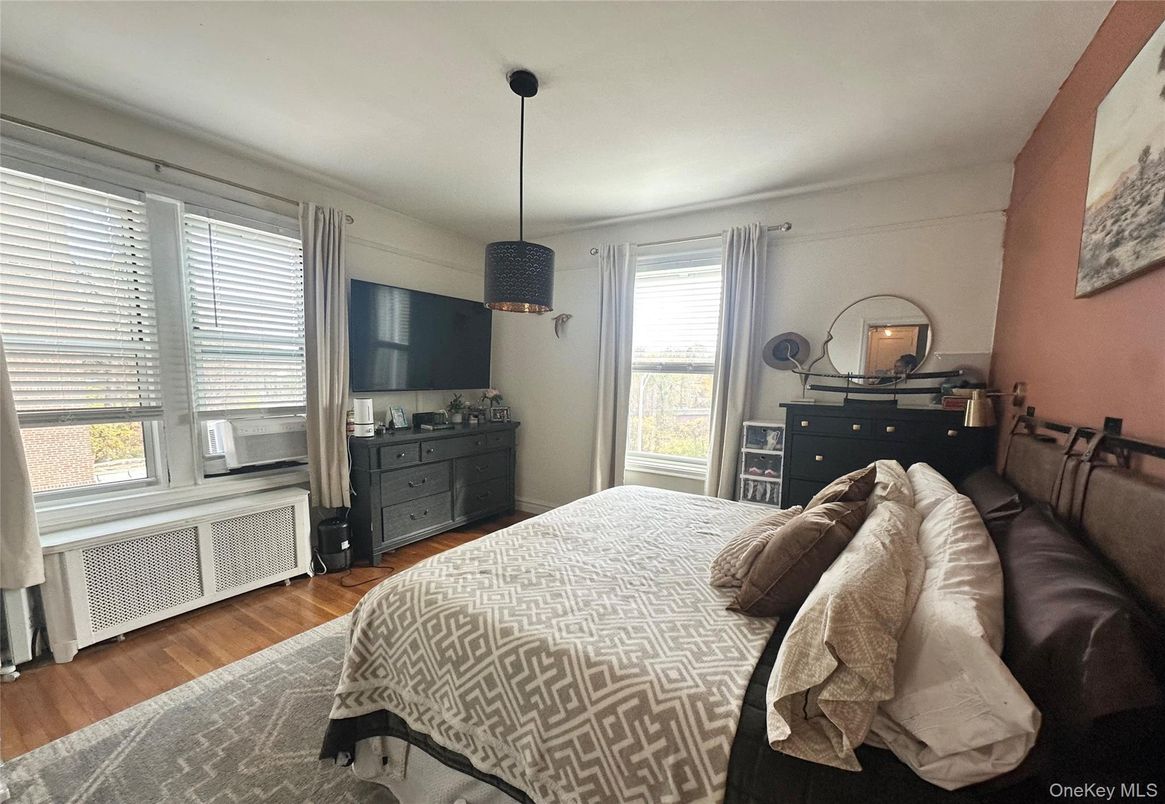 Bedroom, Interior, Pendant Lights, Wood Texture Flooring