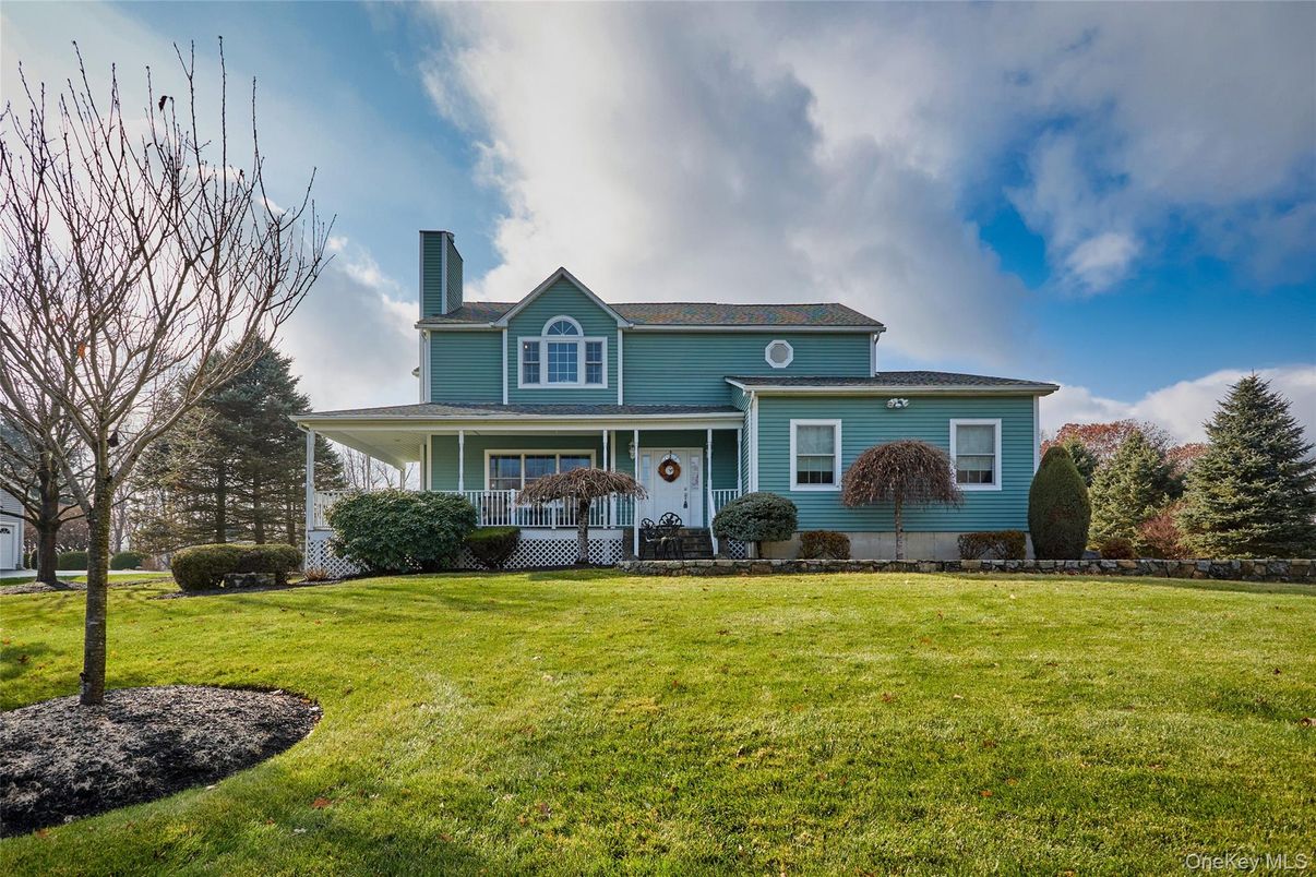 Backyard, Exterior, Facade, Queen Anne Victorian