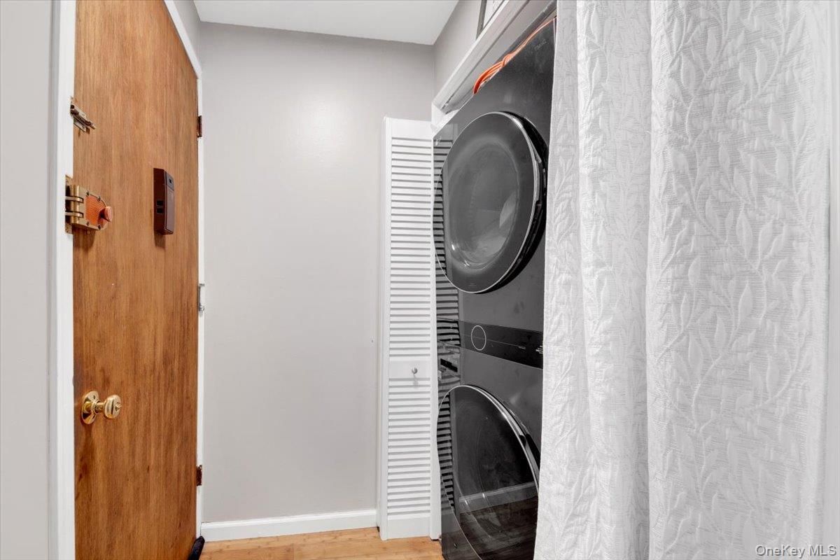 Interior, Utility Closets, Washer, Wood Texture Flooring