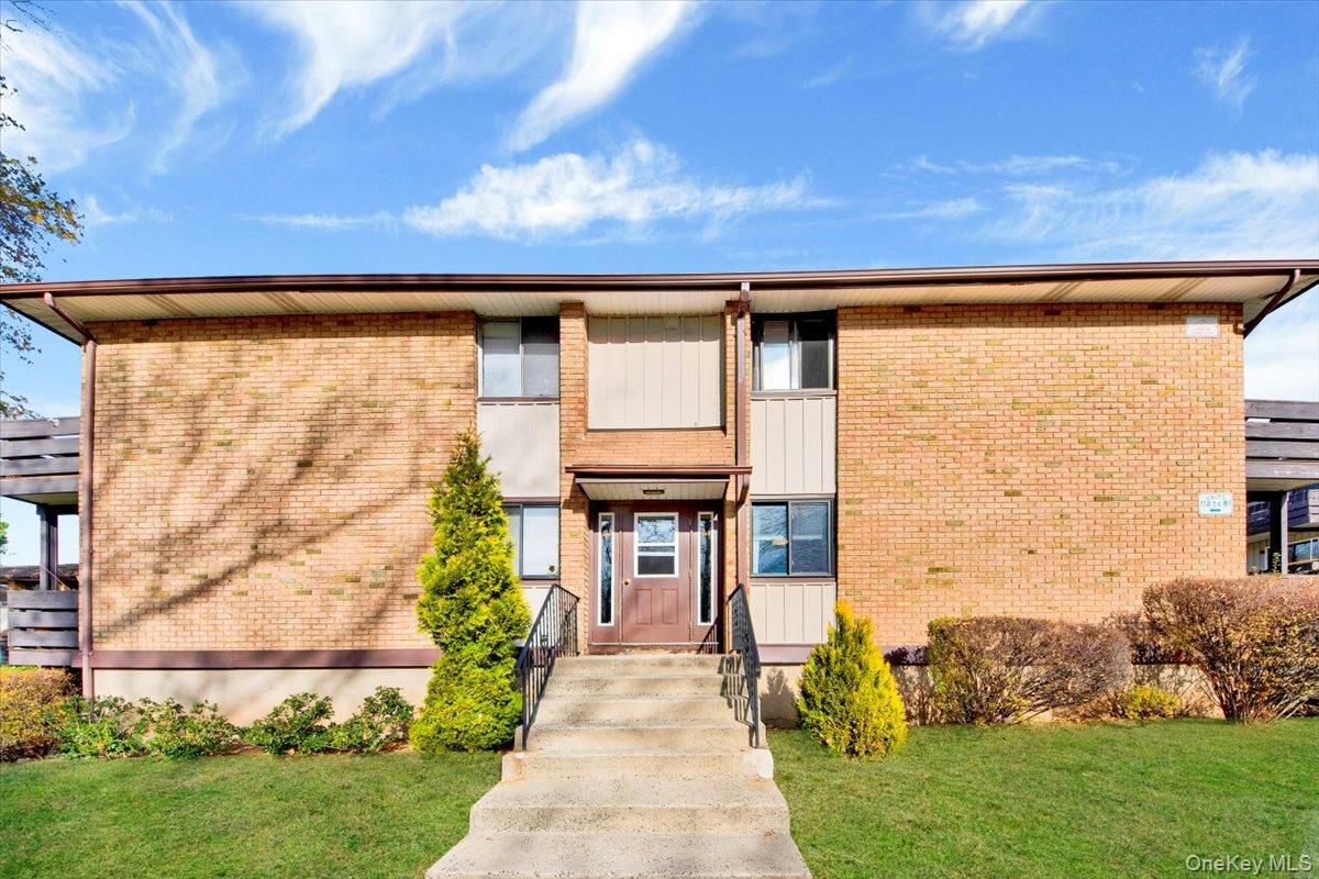 Exterior, Facade, Brick Facade, Raised Ranch