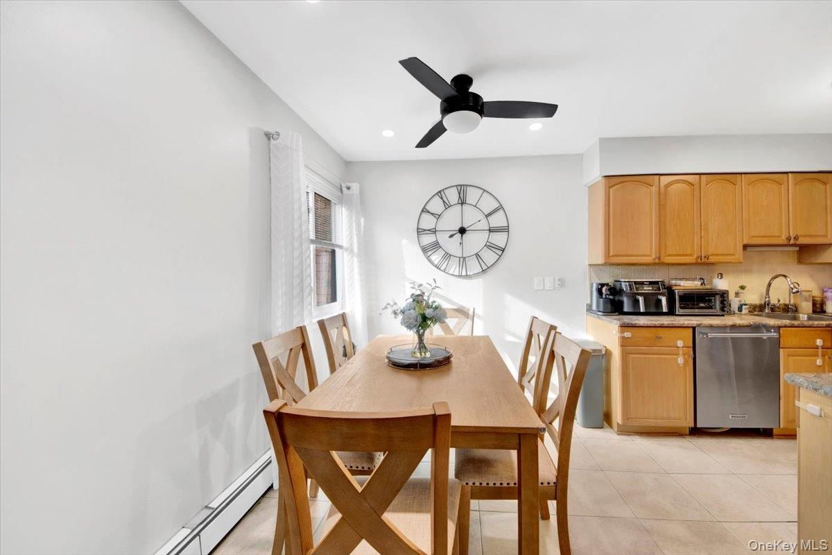 Dining room, Interior, Kitchen, Recessed Lighting