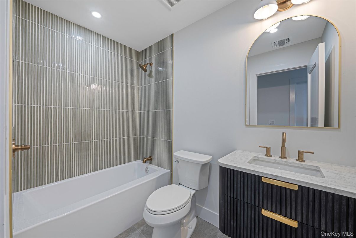 Bathroom, Interior, Recessed Lighting