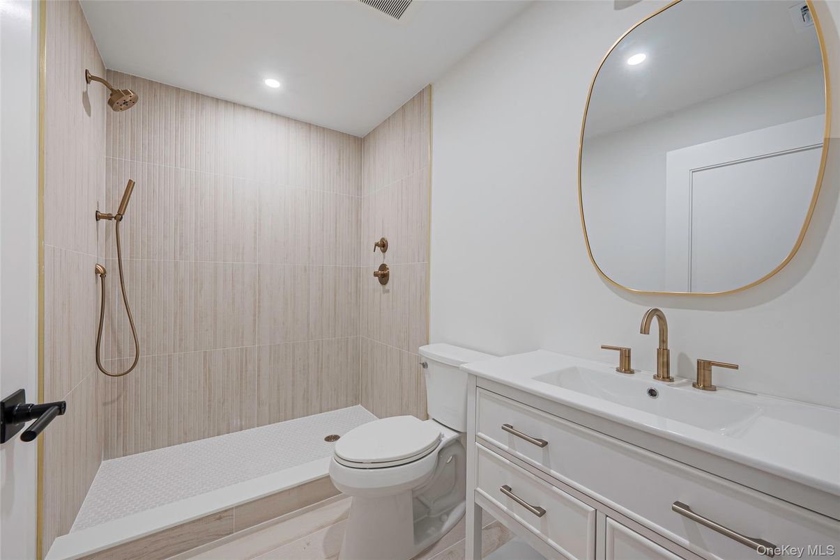 Bathroom, Interior, Recessed Lighting