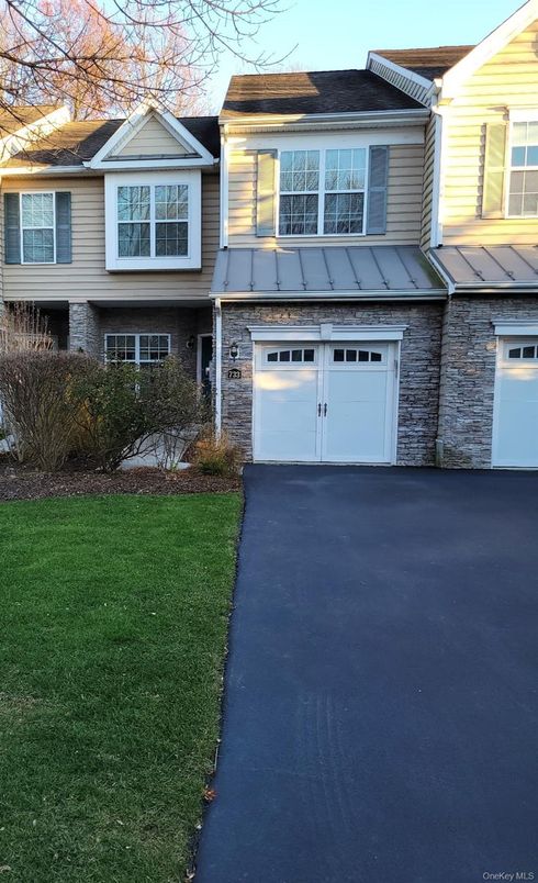 Attached, Exterior, Facade, Farmhouse