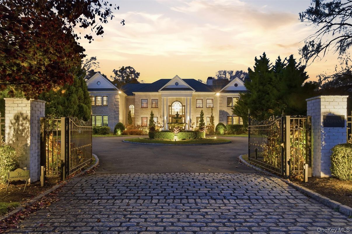 Backyard, Exterior, Facade, French Provincial