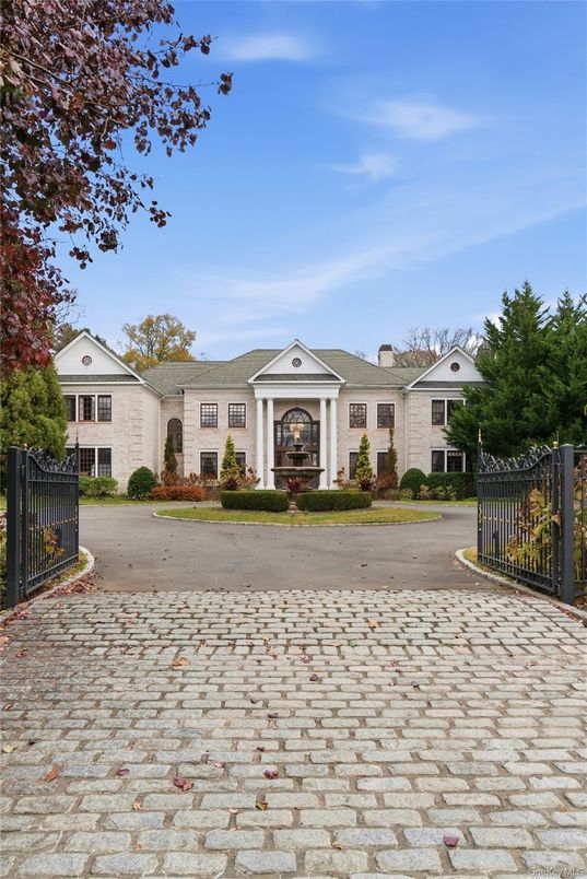 Exterior, Facade, Brick Facade, French Provincial