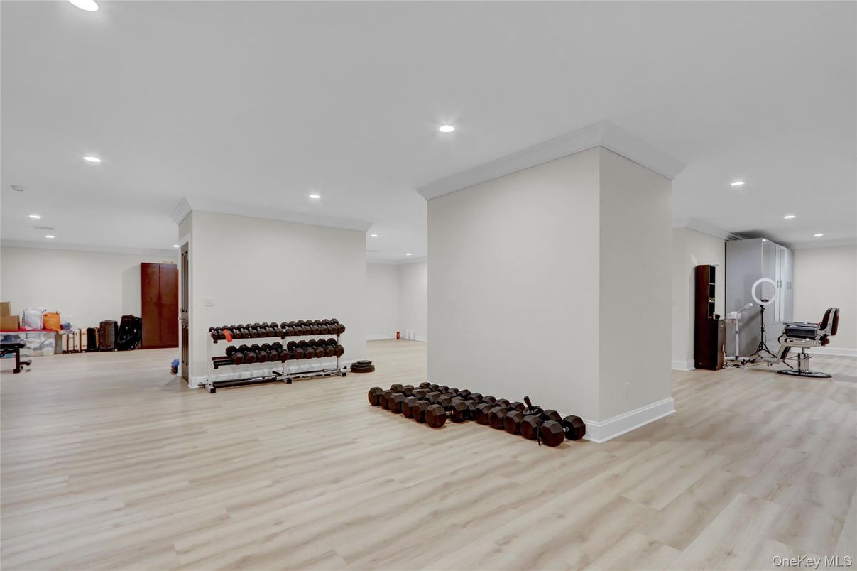 Fitness Equipment, Interior, Recessed Lighting, Wood Texture Flooring