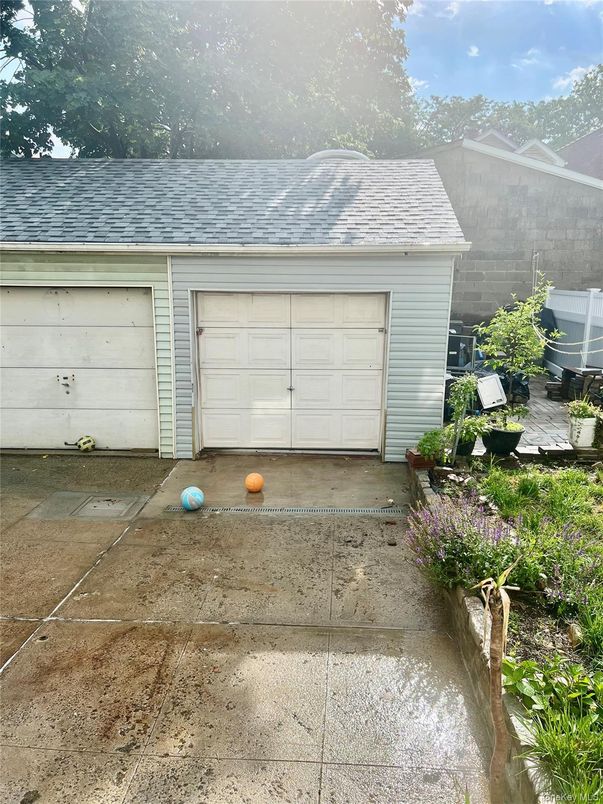 Detached Garage, Exterior