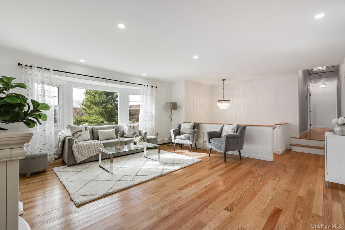 Interior, Living room, Pendant Lights, Recessed Lighting, Wood Texture Flooring