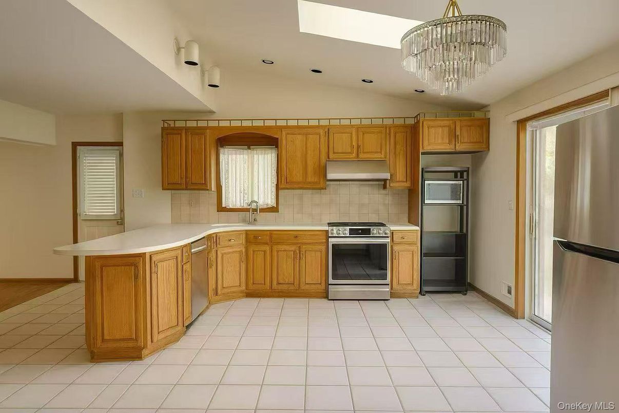 Chandelier, Interior, Kitchen, Recessed Lighting, Stainless Steel Appliances