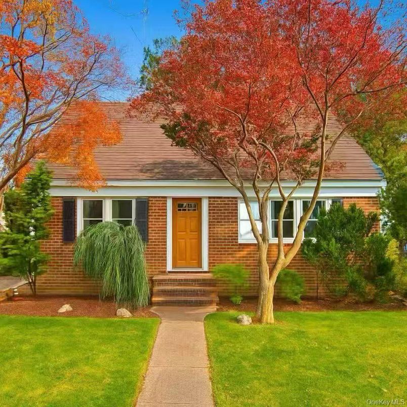 Exterior, Facade, Brick Facade, Cape Cod