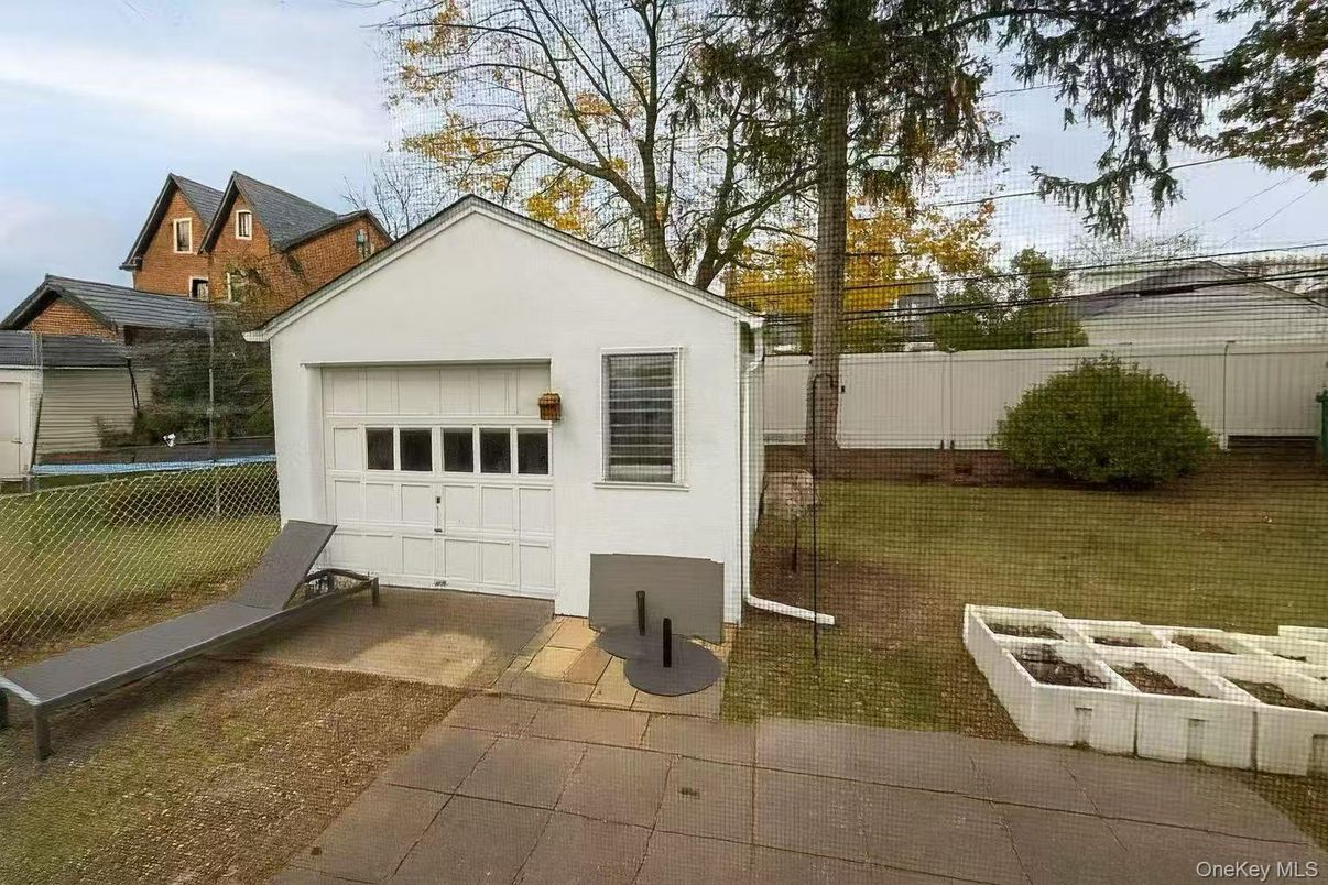 Detached Garage, Exterior