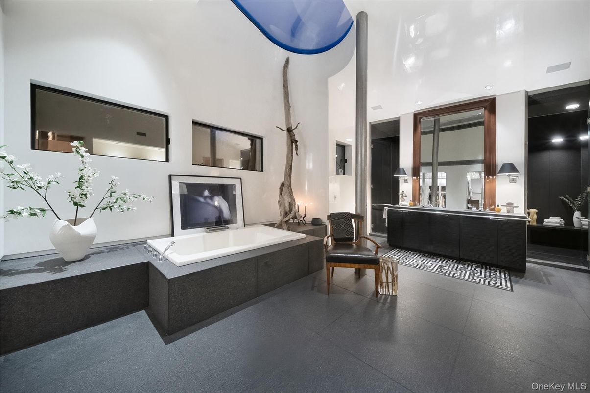 Bathroom, Interior, Recessed Lighting