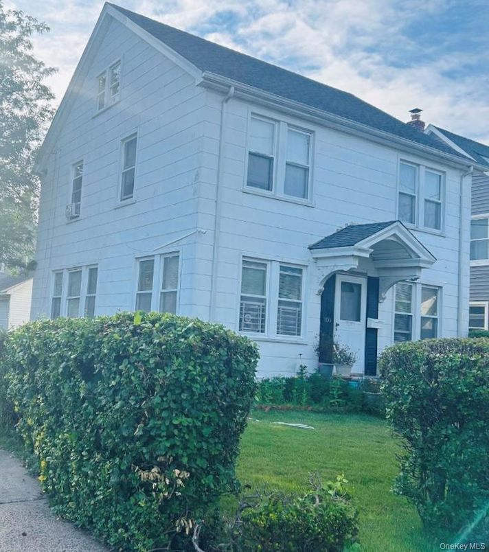 Exterior, Facade, Rowhouse