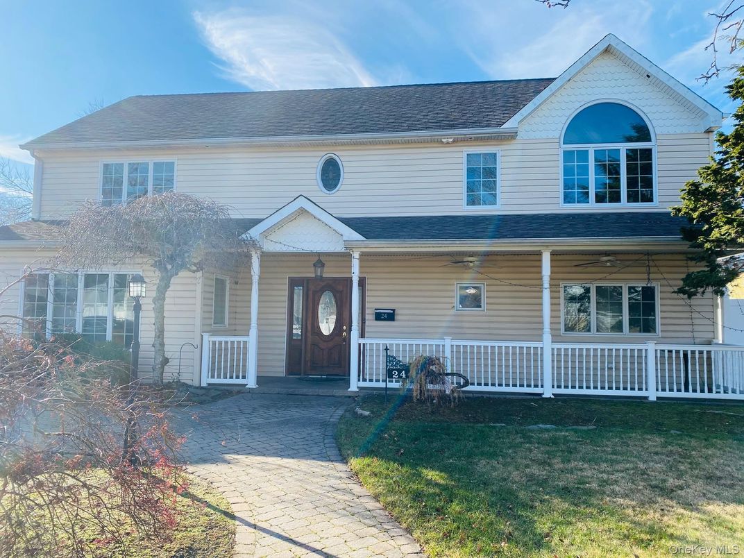 Exterior, Facade, Queen Anne Victorian