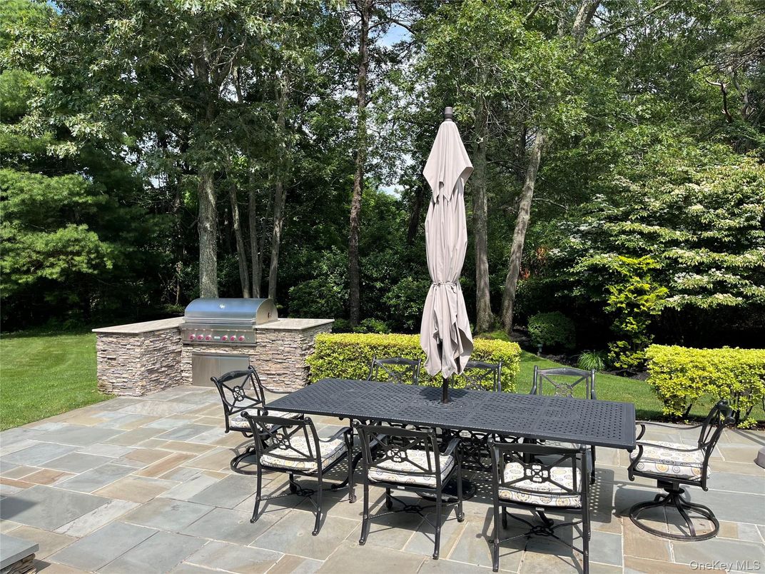 Exterior, Outdoor Kitchen