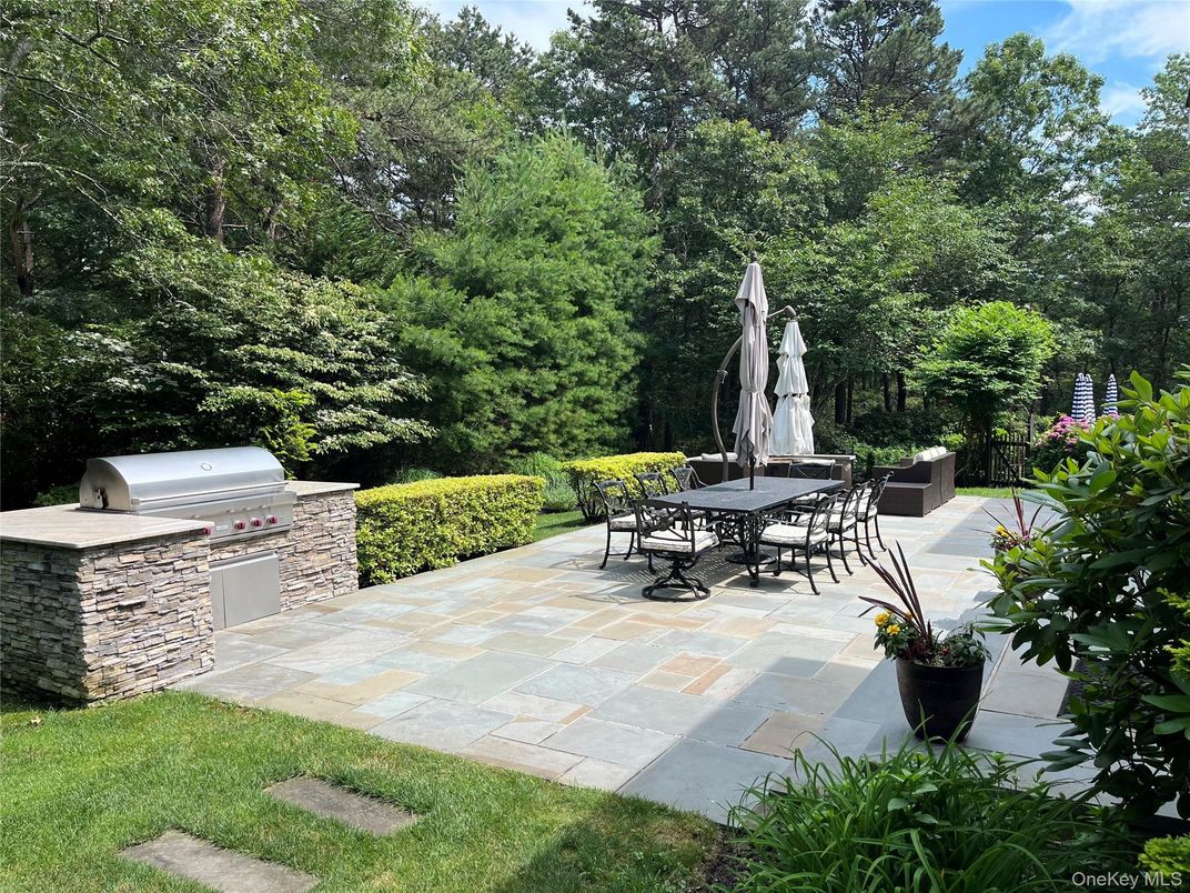 Exterior, Outdoor Kitchen