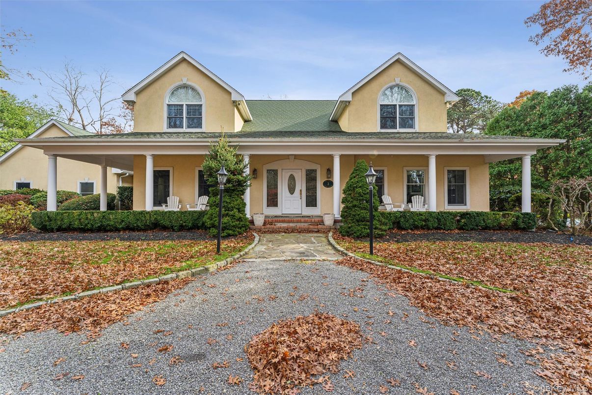 Exterior, Facade, Farmhouse